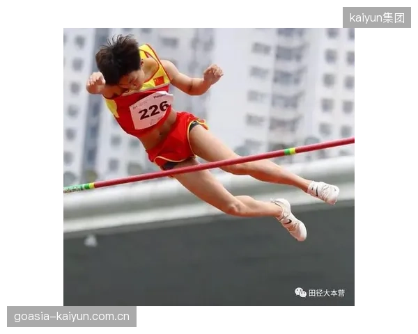 中国香港选手江丽莉世界排名创造历史，成为首位跻身世界前三的香港运动员，实现历史性突破。